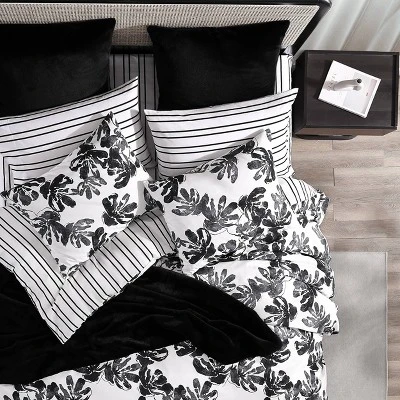 City Scene Soho Floral Duvet Set Black 2 City Scene Soho Floral Duvet Set Black - Image 2